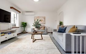 Central Cosy Townhouse And Parking